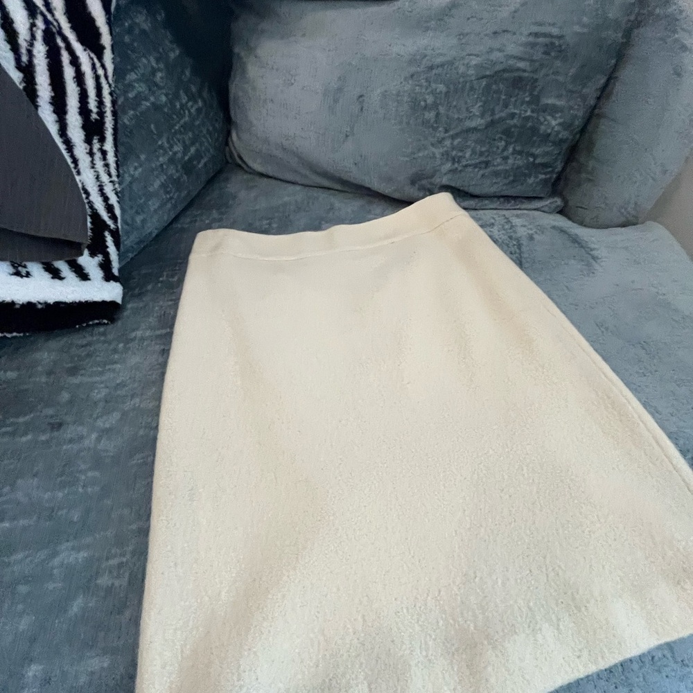 Elegant Cream Wool Skirt (w liner)